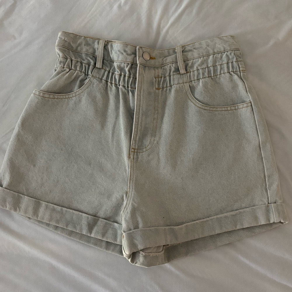 NWT! High Rise cuffed Jean shorts ☀️